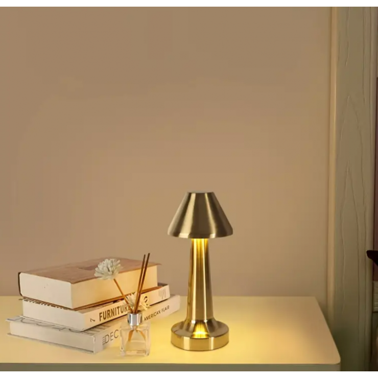 Lampa de masa LED Piramid — fotografia 4