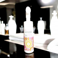 Spuma pentru curatarea fetei cu perie de masaj 150 ml, iluminatoate, Una Pianta